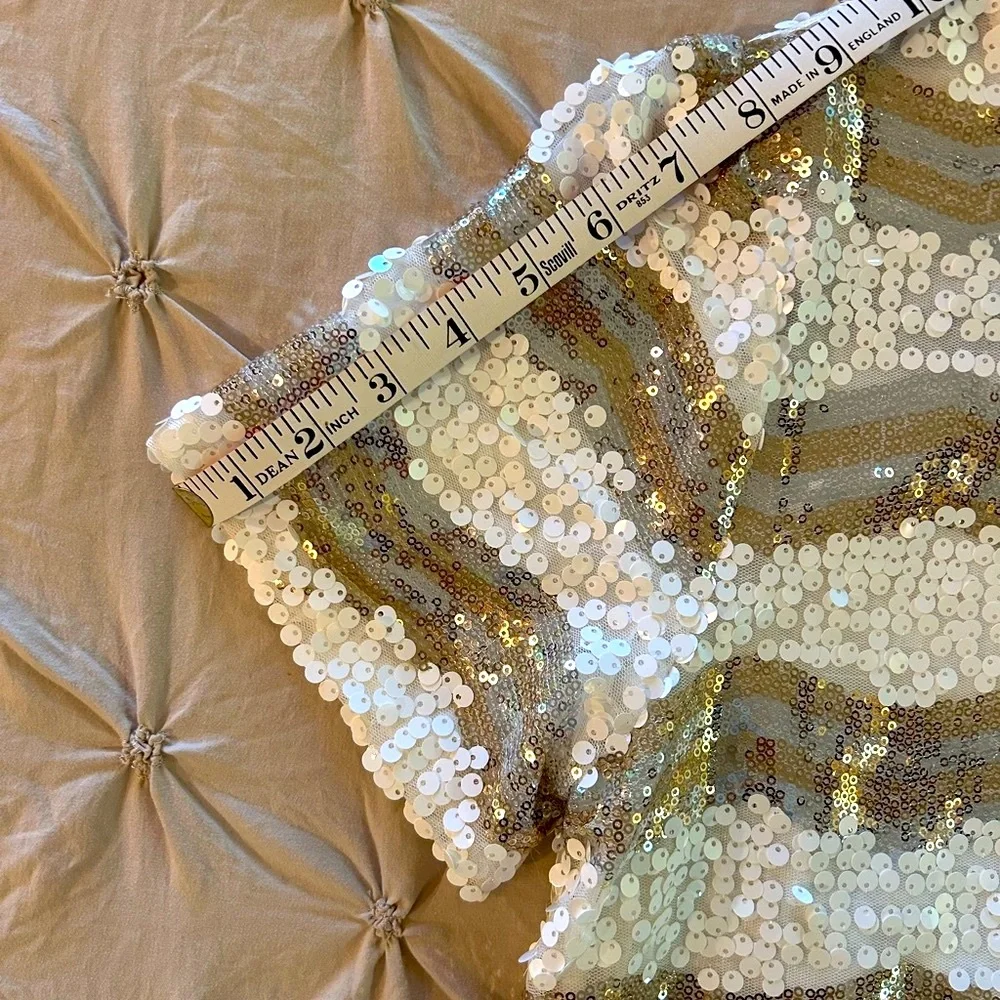 ✨HP✨ Cropped Sequin Top - Picture 6 of 11